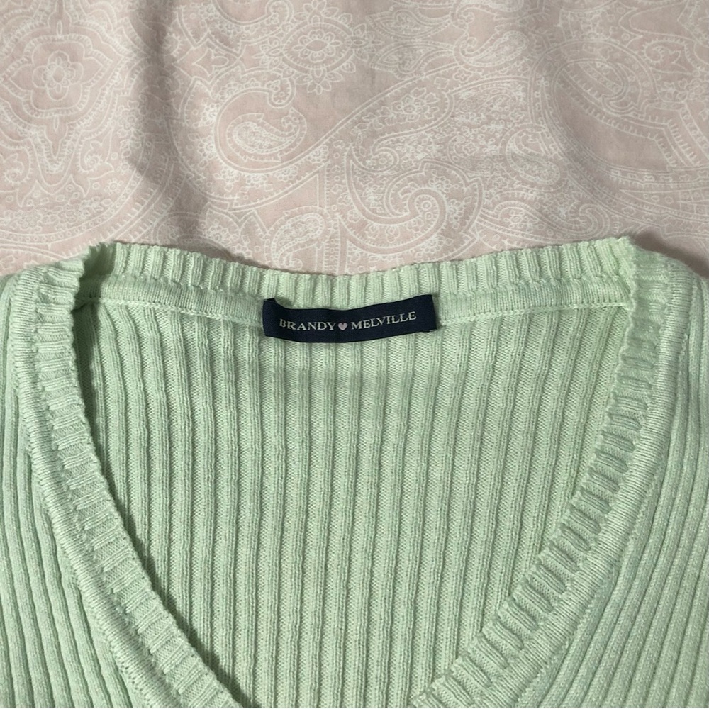 Brandy Melville Milena sweater - Picture 2 of 3